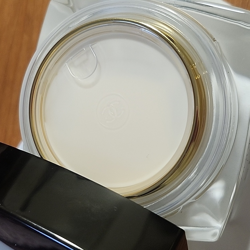 CHANEL SUBLIMAGE LA CREME TEXTURE UNIVERSELLE Face Cream - Picture 3 of 5